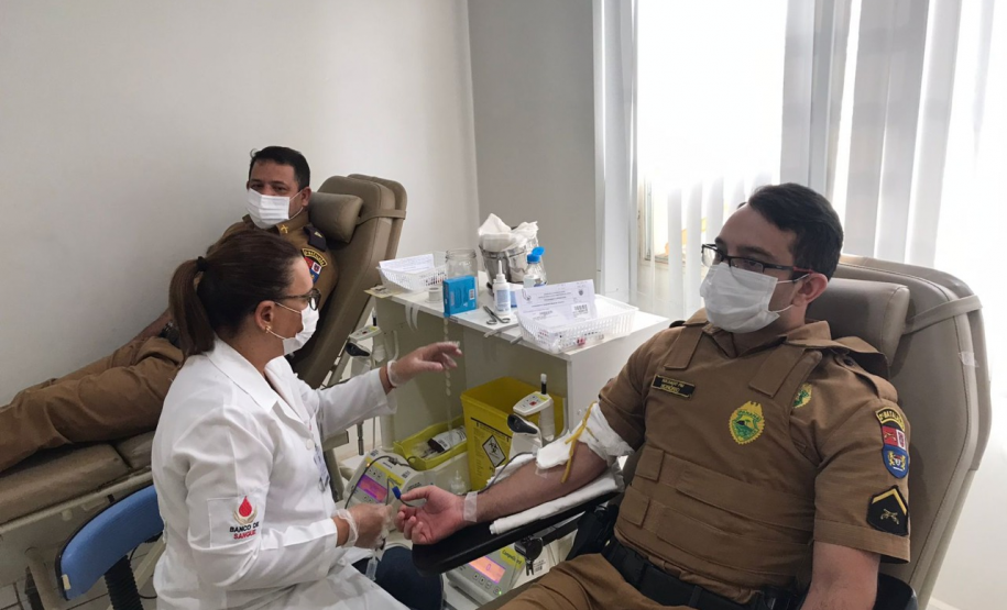 Policiais militares do 2º BPM participam de campanha de doação de sangue em Jacarezinho