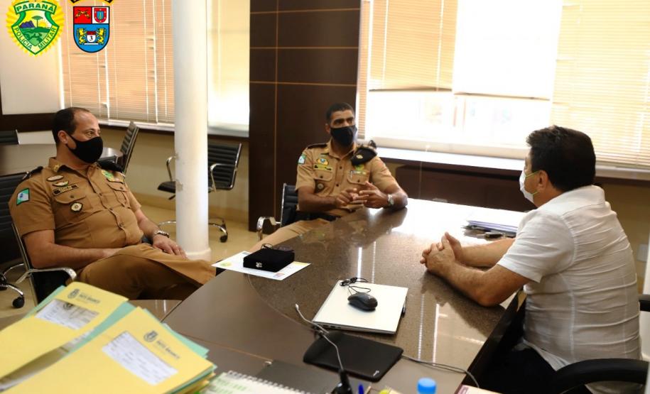 Comandantes visitam e entregam medalha a Prefeito de Pato Branco (PR)