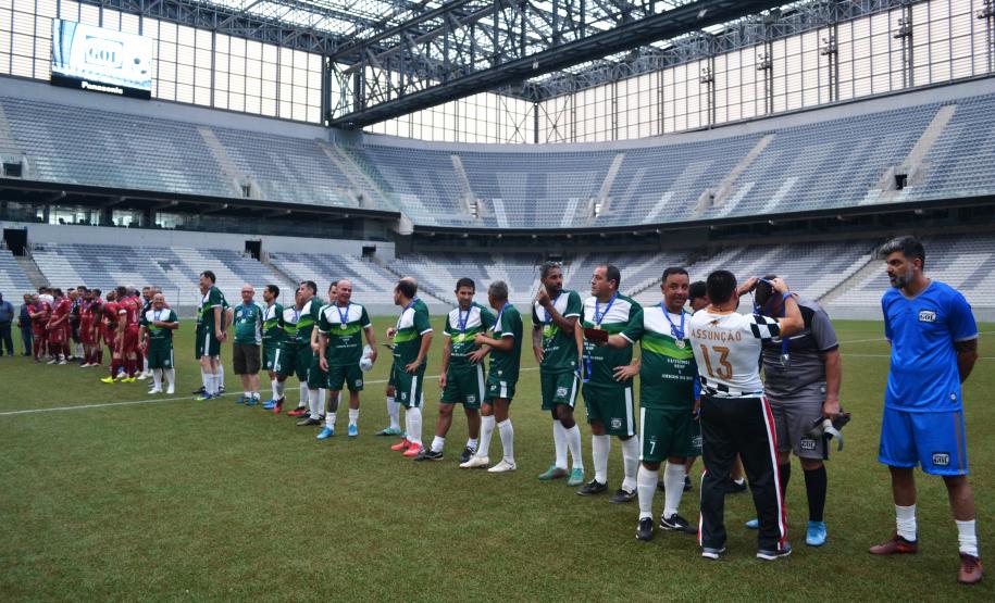 Operação Gol arrecada mais de uma tonelada de alimentos para famílias carentes