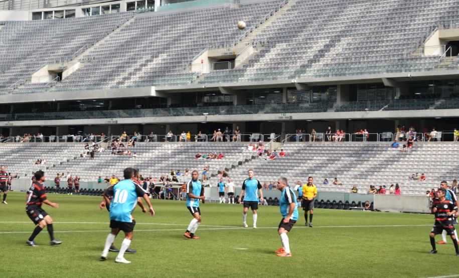 Operação Gol arrecada mais de uma tonelada de alimentos para famílias carentes