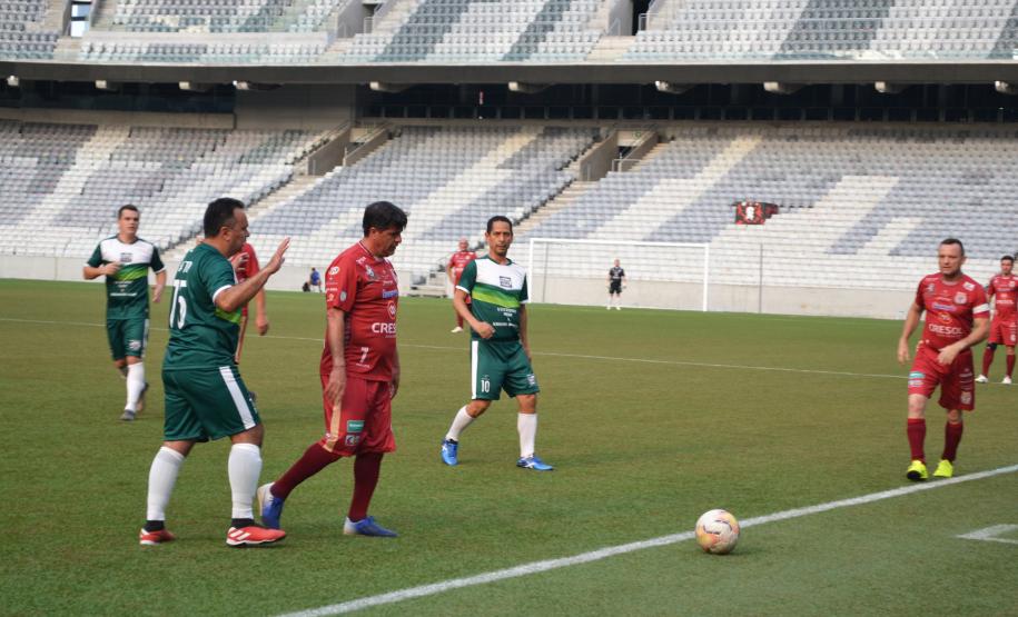 Operação Gol arrecada mais de uma tonelada de alimentos para famílias carentes