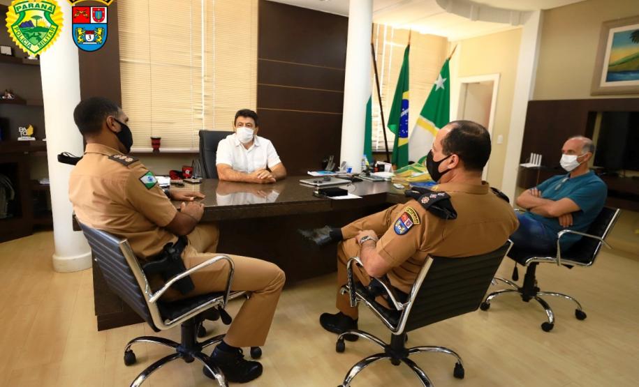 Comandantes visitam e entregam medalha a Prefeito de Pato Branco (PR)