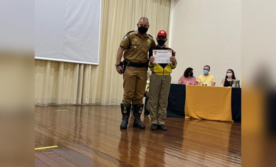 Alunos do Projeto Policial Rodoviário Mirim se formam durante solenidade em Cianorte (PR)