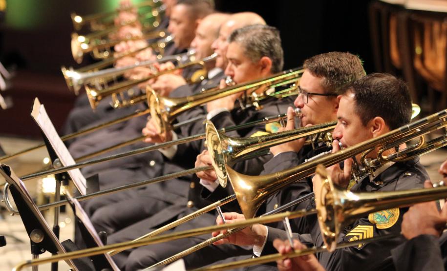 Concerto de Natal da Banda da PMPR emociona público no Teatro Guaíra e arrecada mais de duas toneladas de alimentos