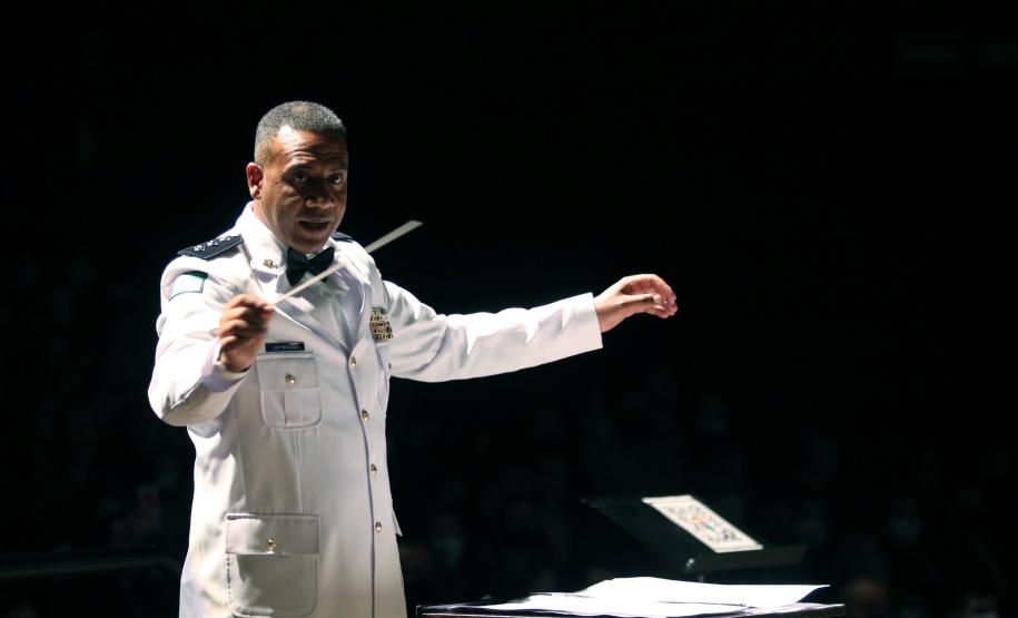 Concerto de Natal da Banda da PMPR emociona público no Teatro Guaíra e arrecada mais de duas toneladas de alimentos