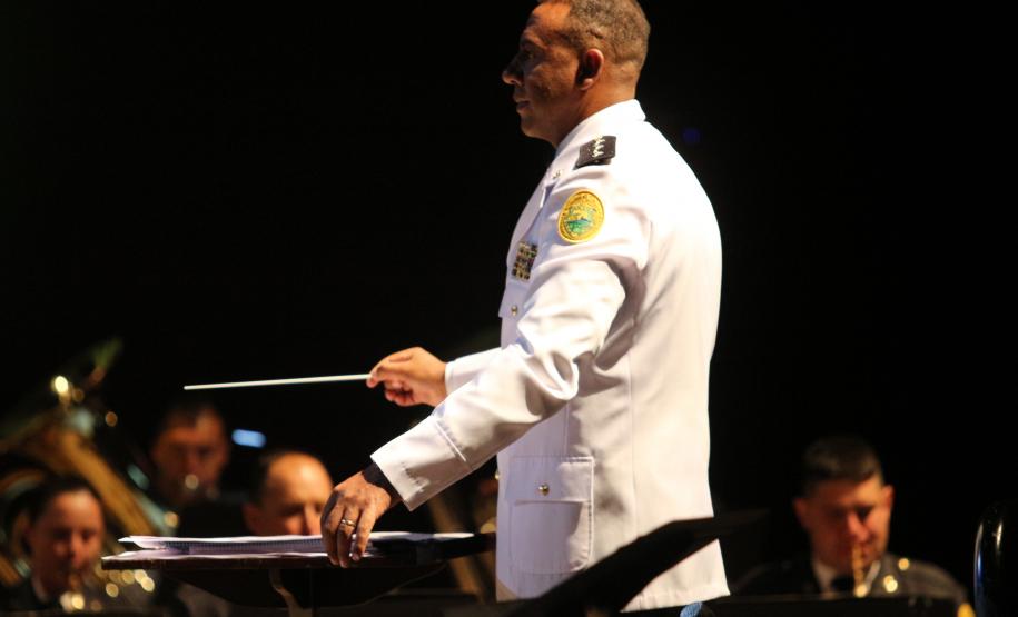 Concerto de Natal da Banda da PMPR emociona público no Teatro Guaíra e arrecada mais de duas toneladas de alimentos