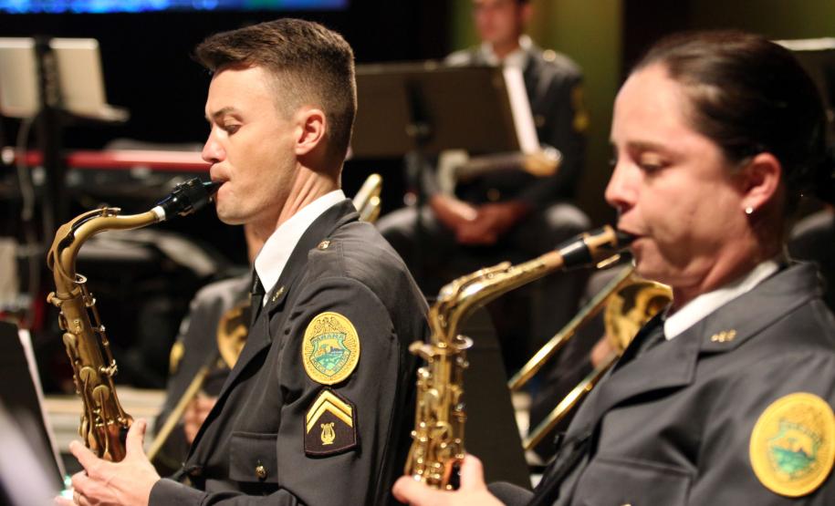 Concerto de Natal da Banda da PMPR emociona público no Teatro Guaíra e arrecada mais de duas toneladas de alimentos
