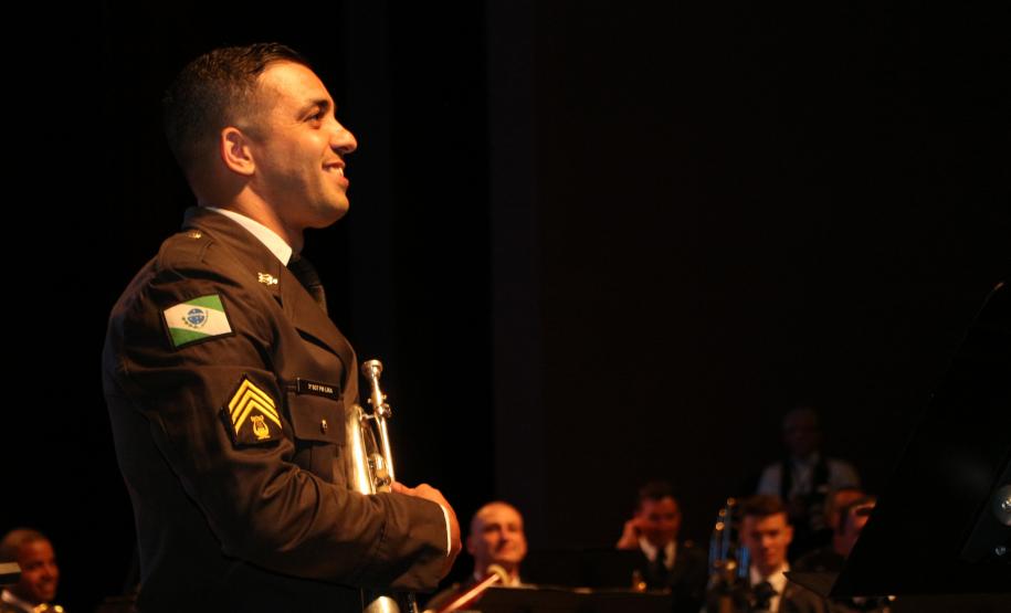 Concerto de Natal da Banda da PMPR emociona público no Teatro Guaíra e arrecada mais de duas toneladas de alimentos