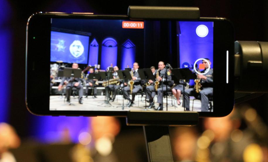 Concerto de Natal da Banda da PMPR emociona público no Teatro Guaíra e arrecada mais de duas toneladas de alimentos