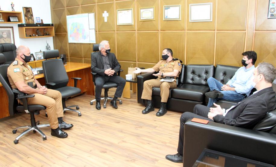 Comandante-Geral da PMPR recebe visita de cortesia do Presidente da Paraná Previdência em Curitiba