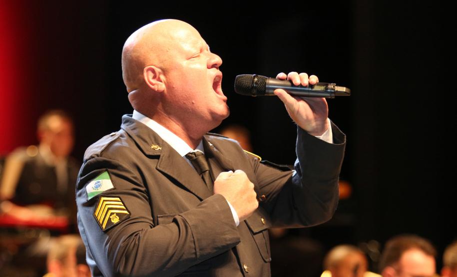 Concerto de Natal da Banda da PMPR emociona público no Teatro Guaíra e arrecada mais de duas toneladas de alimentos