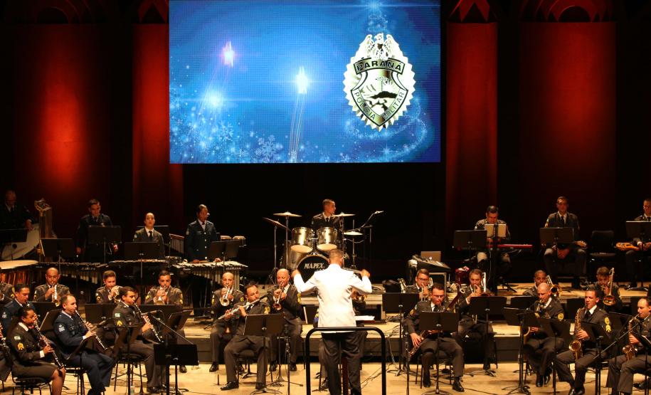 Concerto de Natal da Banda da PMPR emociona público no Teatro Guaíra e arrecada mais de duas toneladas de alimentos