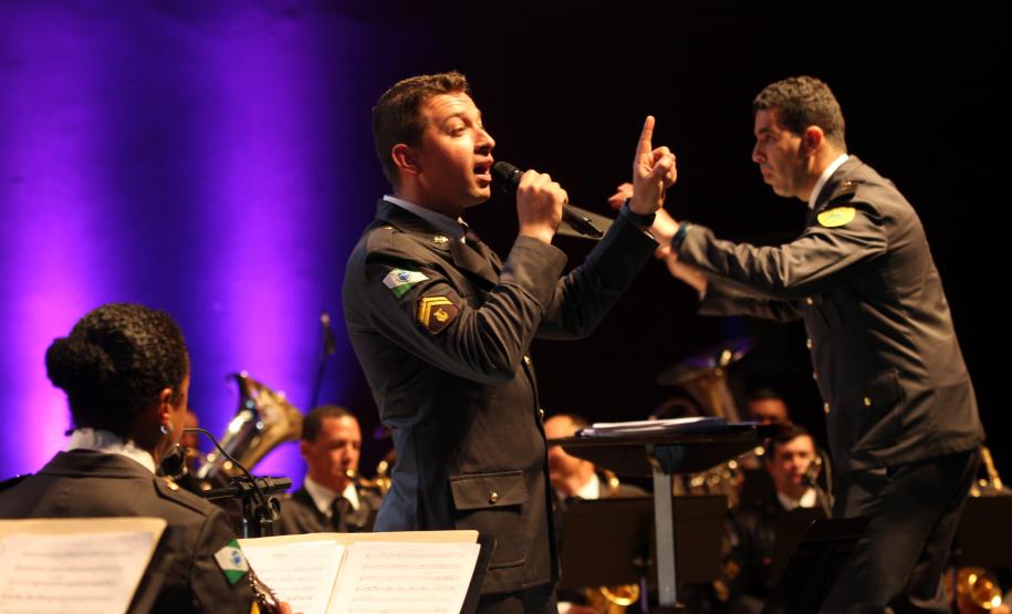 Concerto de Natal da Banda da PMPR emociona público no Teatro Guaíra e arrecada mais de duas toneladas de alimentos