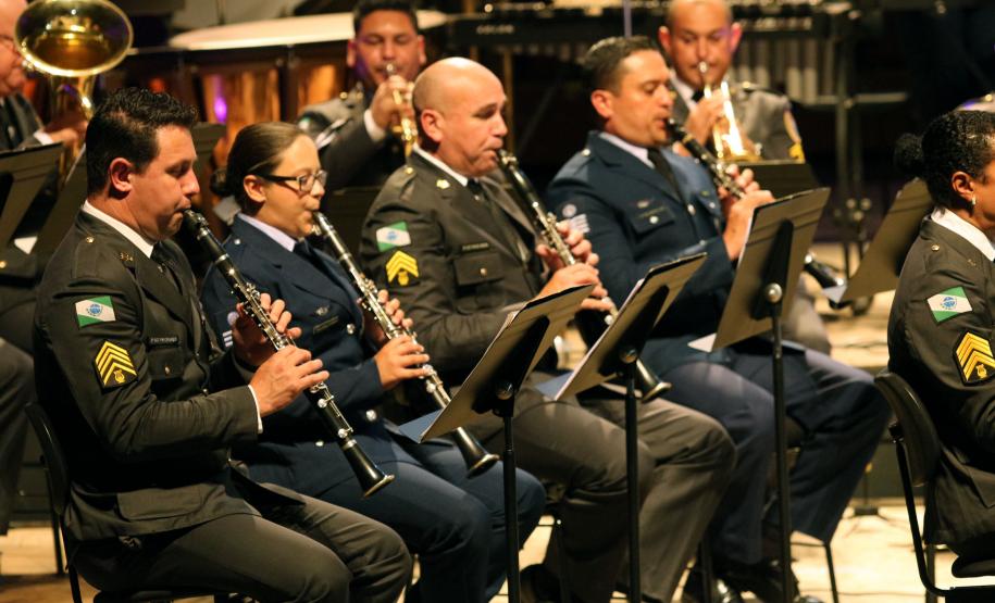 Concerto de Natal da Banda da PMPR emociona público no Teatro Guaíra e arrecada mais de duas toneladas de alimentos