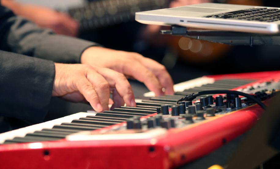 Concerto de Natal da Banda da PMPR emociona público no Teatro Guaíra e arrecada mais de duas toneladas de alimentos