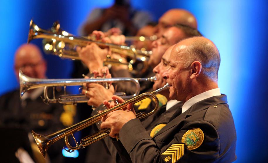 Concerto de Natal da Banda da PMPR emociona público no Teatro Guaíra e arrecada mais de duas toneladas de alimentos