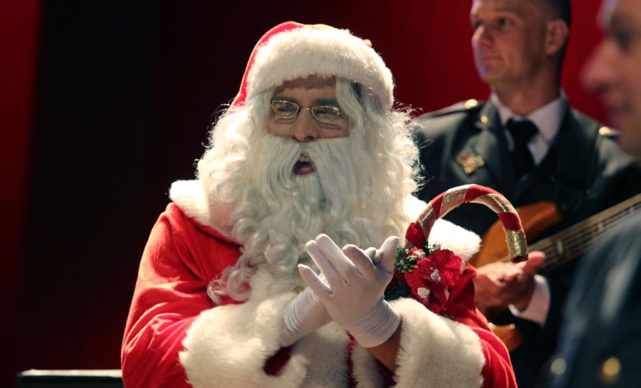 Concerto de Natal da Banda da PMPR emociona público no Teatro Guaíra e arrecada mais de duas toneladas de alimentos