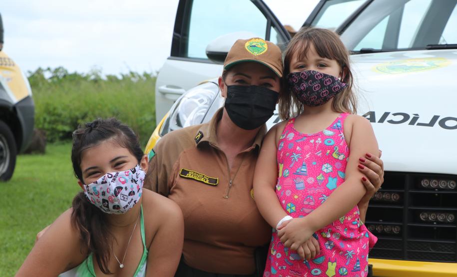 Ciclo de exposições da PM atrai dezenas de crianças e adultos nas praias do Litoral