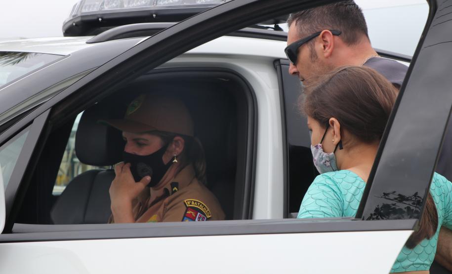 Ciclo de exposições da PM atrai dezenas de crianças e adultos nas praias do Litoral