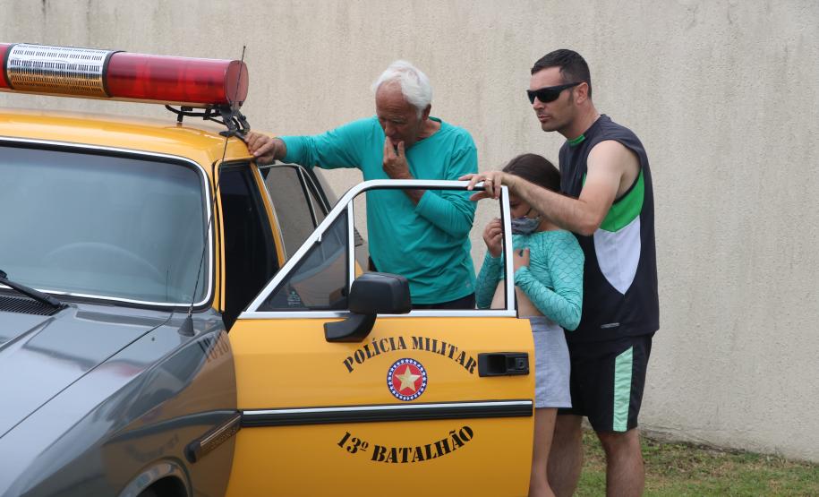 Ciclo de exposições da PM atrai dezenas de crianças e adultos nas praias do Litoral