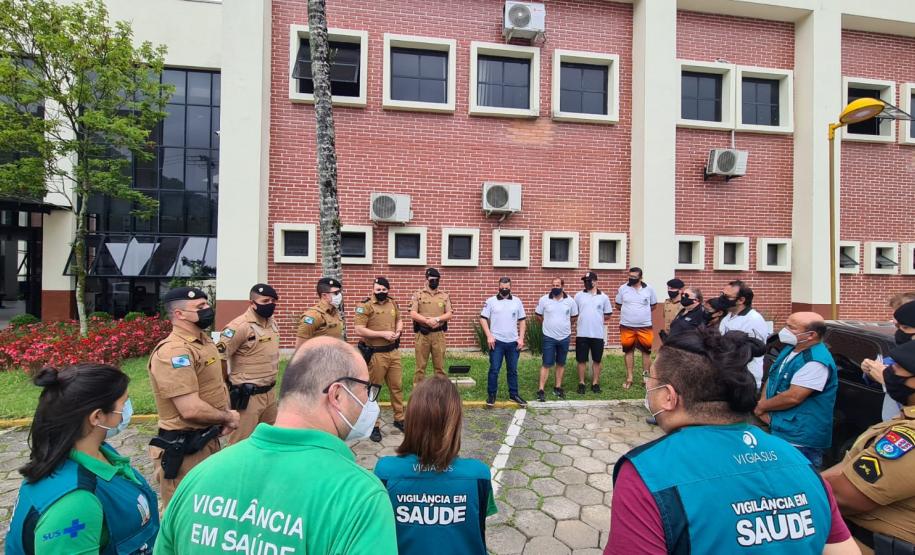 AIFU apreende arma de fogo e mais de 60 essências de narguilé durante operação em Curitiba e Litoral