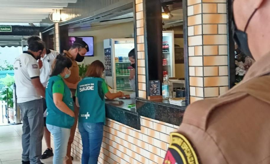 AIFU apreende arma de fogo e mais de 60 essências de narguilé durante operação em Curitiba e Litoral