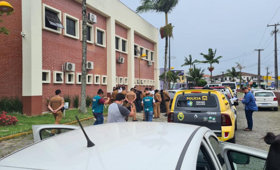 AIFU apreende arma de fogo e mais de 60 essências de narguilé durante operação em Curitiba e Litoral