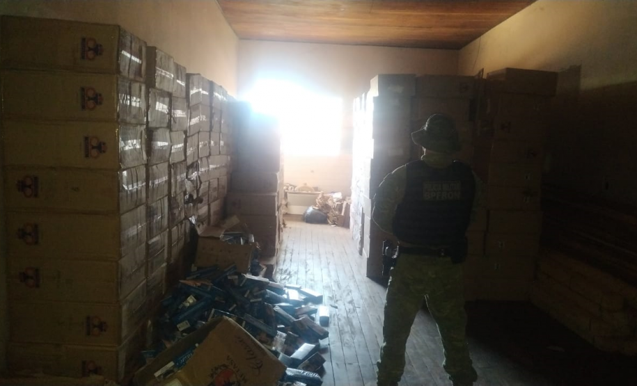 BPFron apreende mais de 46 mil pacotes de cigarros, caixas de vinhos e eletrônicos contrabandeados durante a Operação Hórus