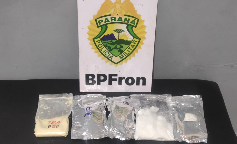 BPFRON apreende mais de 600 gramas de cocaína e 2,5 mil pacotes de cigarros no Oeste do estado