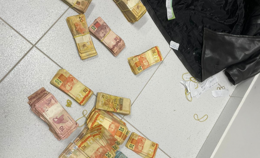 Operação cumpre mandados de prisão e apreende drogas em Matinhos