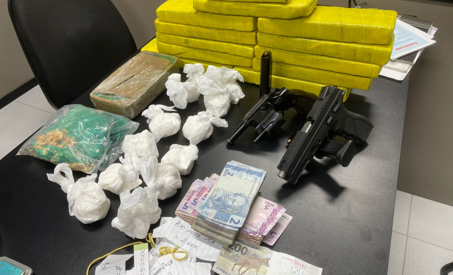 Operação cumpre mandados de prisão e apreende drogas em Matinhos