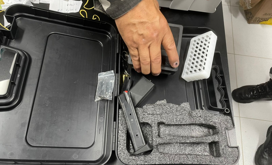 Operação cumpre mandados de prisão e apreende drogas em Matinhos