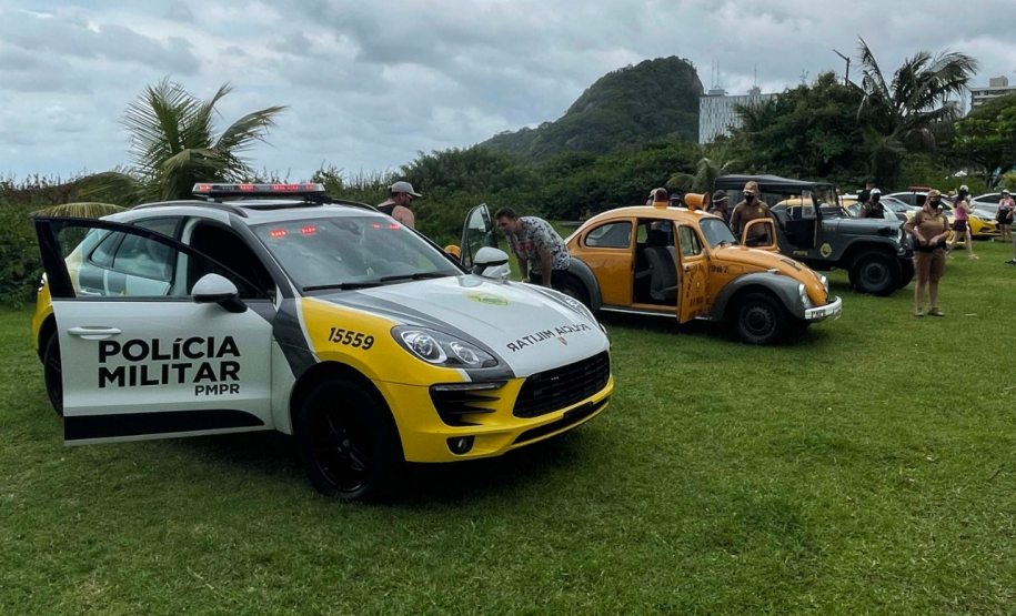 Ciclo de exposições da PM atrai dezenas de crianças e adultos nas praias do Litoral