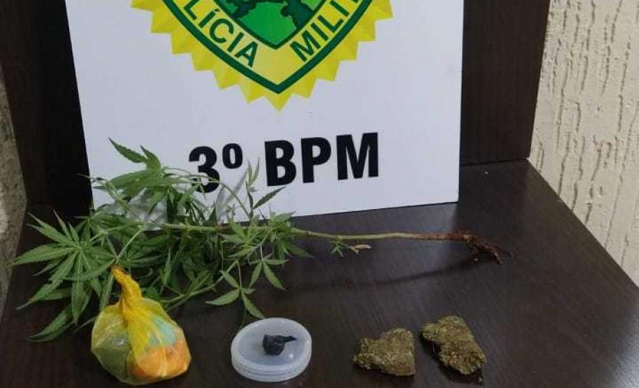 Durante ações distintas, policiais militares encaminham duas mulheres, apreendem drogas e recuperam geladeira furtada, no Sudoeste do estado