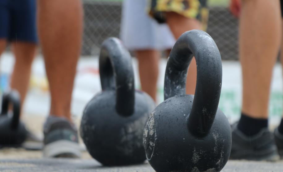 Desafio Cross Games estimula confraternização entre policiais militares e bombeiros nas areias de Caiobá