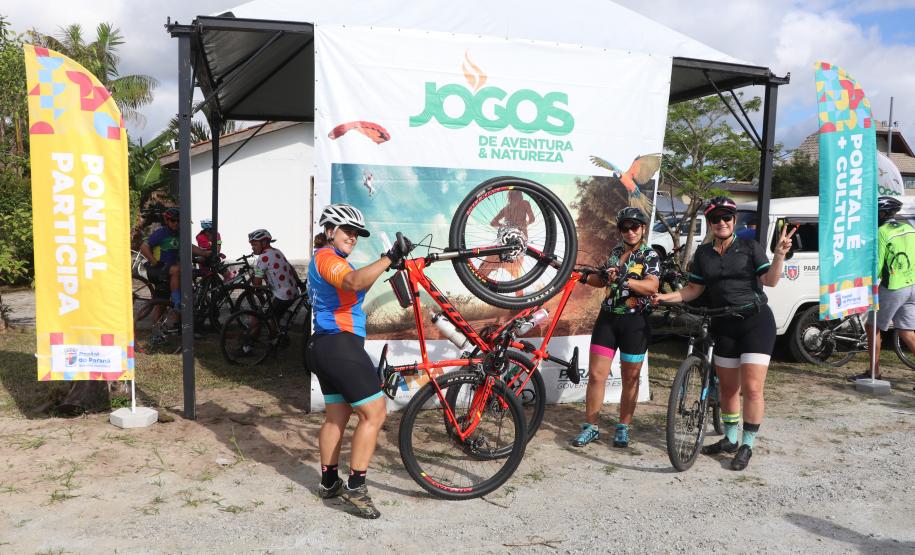 Mais de 200 ciclistas de todo Paraná participam junto com a PM de desafio de 27 quilômetros, no litoral