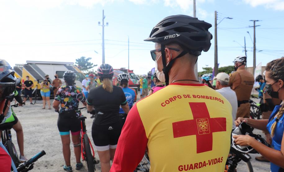 Mais de 200 ciclistas de todo Paraná participam junto com a PM de desafio de 27 quilômetros, no litoral
