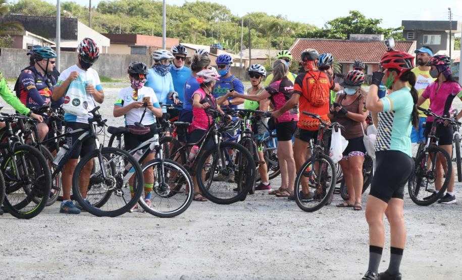 Mais de 200 ciclistas de todo Paraná participam junto com a PM de desafio de 27 quilômetros, no litoral