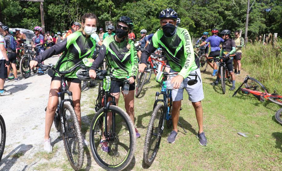 Mais de 200 ciclistas de todo Paraná participam junto com a PM de desafio de 27 quilômetros, no litoral