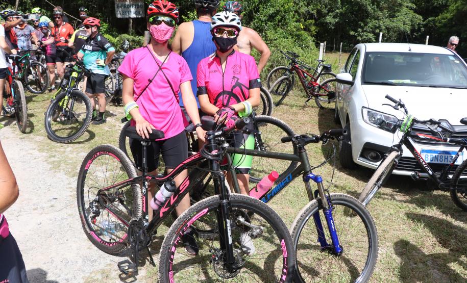 Mais de 200 ciclistas de todo Paraná participam junto com a PM de desafio de 27 quilômetros, no litoral