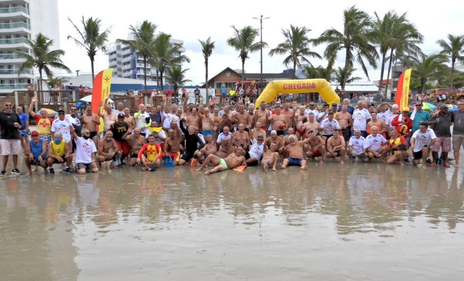 21ª edição da Travessia dos Veteranos do Corpo de Bombeiros celebra tradição em Guaratuba