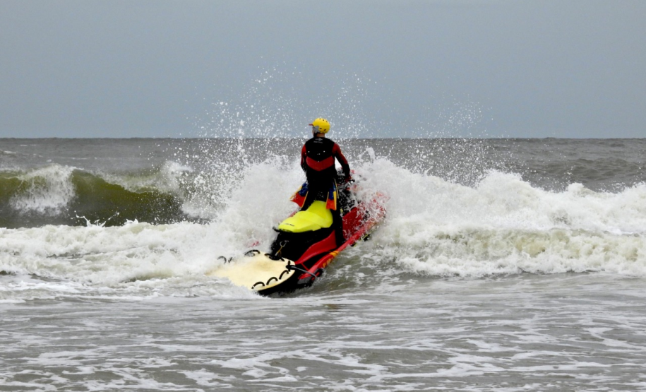 21ª edição da Travessia dos Veteranos do Corpo de Bombeiros celebra tradição em Guaratuba