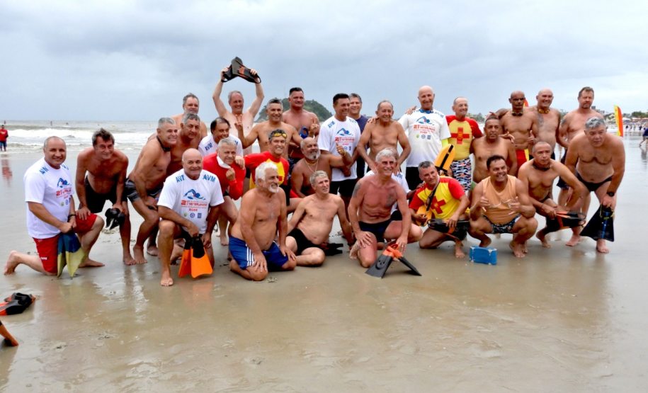 21ª edição da Travessia dos Veteranos do Corpo de Bombeiros celebra tradição em Guaratuba