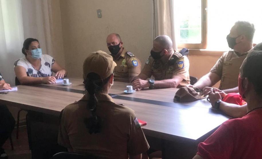 Polícia Militar ajuda população de Guaraqueçaba a se recuperar dos alagamentos