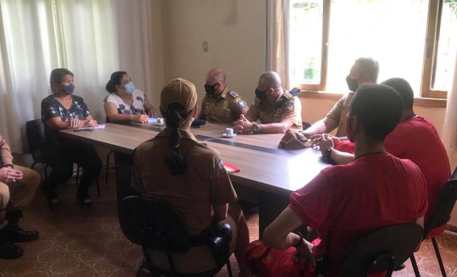 Polícia Militar ajuda população de Guaraqueçaba a se recuperar dos alagamentos