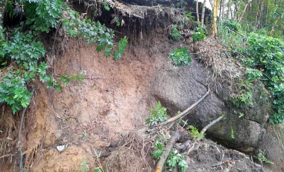 Polícia Militar ajuda população de Guaraqueçaba a se recuperar dos alagamentos