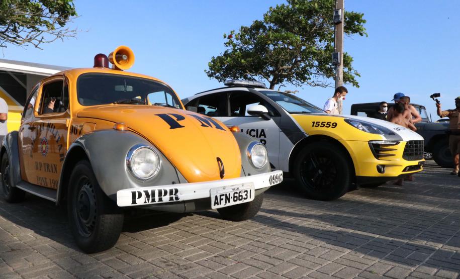 PM leva diversão às praias com exposição de viaturas e pintura de rosto para crianças