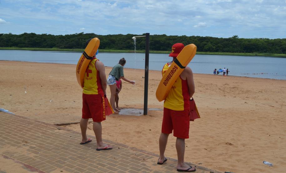 Atuação de bombeiros intensifica prevenção e diminui afogamentos na Costa Oeste