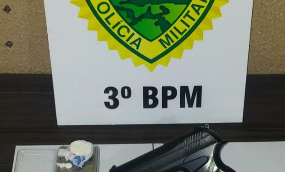 Abordagens da PM resultam na apreensão de revólver e simulacro de pistola em Palmas, no Sudoeste paranaense