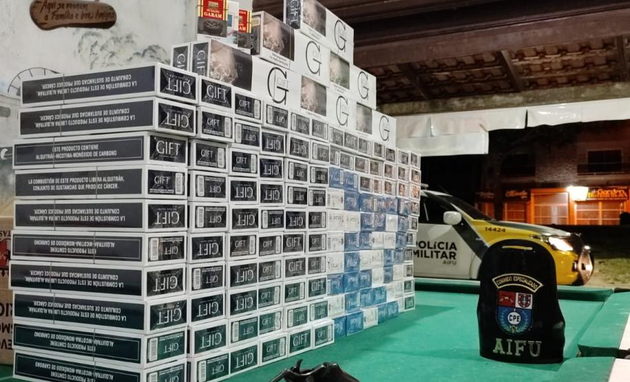 No Litoral, AIFU apreende mais de 1,3 mil maços de cigarros, uma arma de fogo e munições